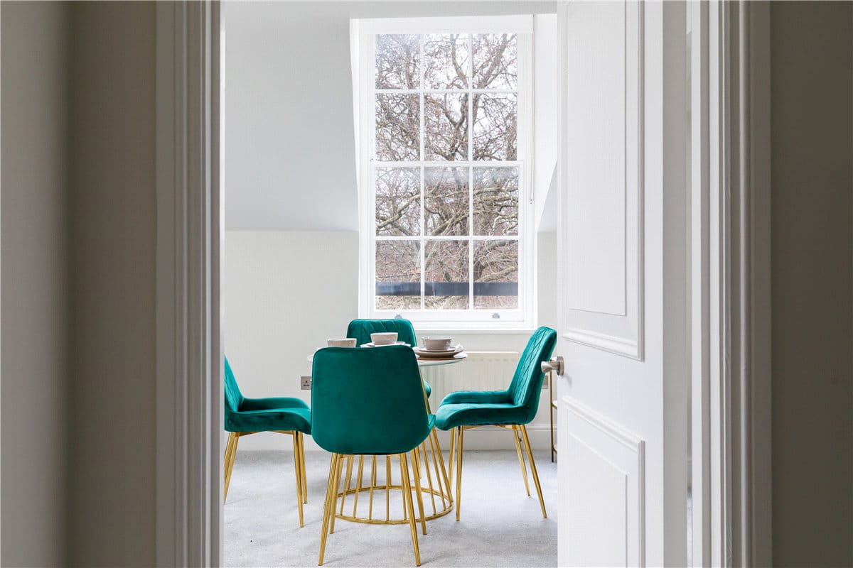 2 bedroom flat, Bolton Gardens, Earls Court SW5 - Available