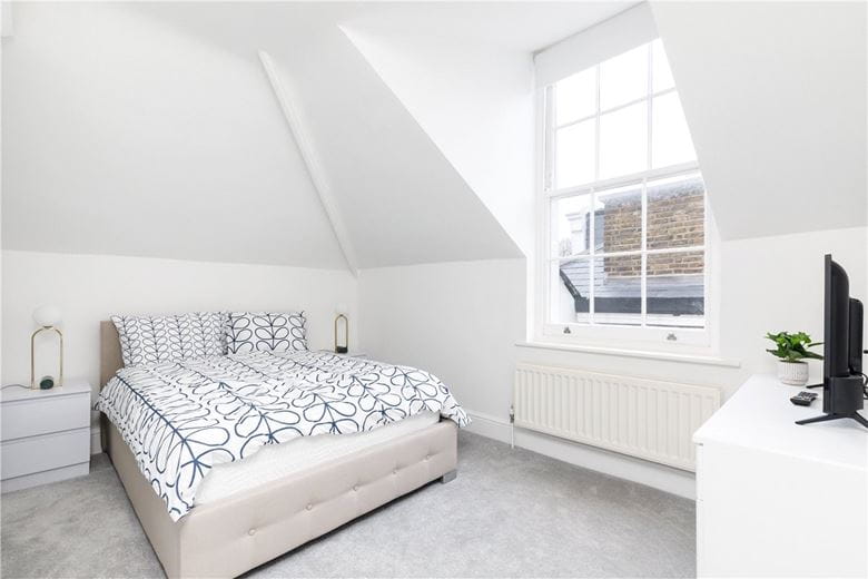 2 bedroom flat, Bolton Gardens, Earls Court SW5 - Available