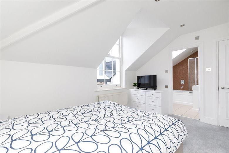 2 bedroom flat, Bolton Gardens, Earls Court SW5 - Available