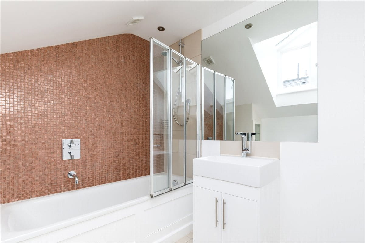 2 bedroom flat, Bolton Gardens, Earls Court SW5 - Available