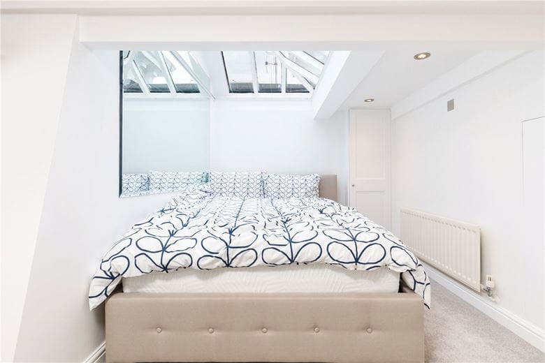 2 bedroom flat, Bolton Gardens, Earls Court SW5 - Available