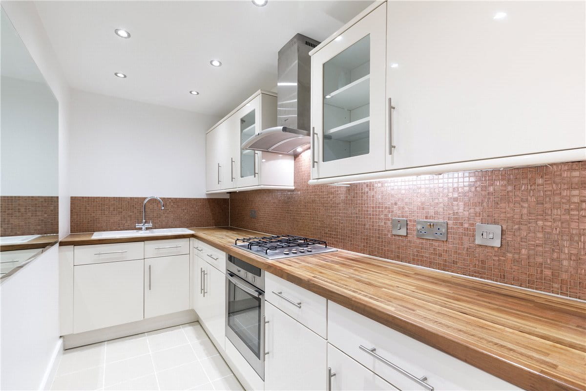 2 bedroom flat, Bolton Gardens, Earls Court SW5 - Available