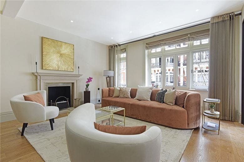 3 bedroom flat, Washington House, Basil Street SW3 - Available