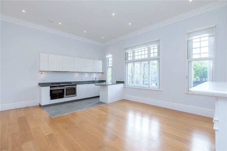 3 bedroom flat, Egerton Gardens, Knightsbridge SW3 - Available