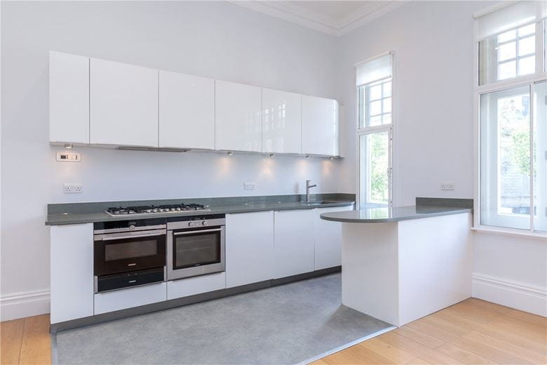 3 bedroom flat, Egerton Gardens, Knightsbridge SW3 - Available