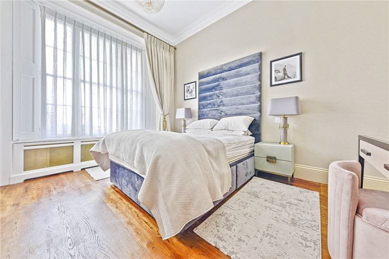 2 bedroom maisonette, Ovington Square, Knightsbridge SW3 - Available