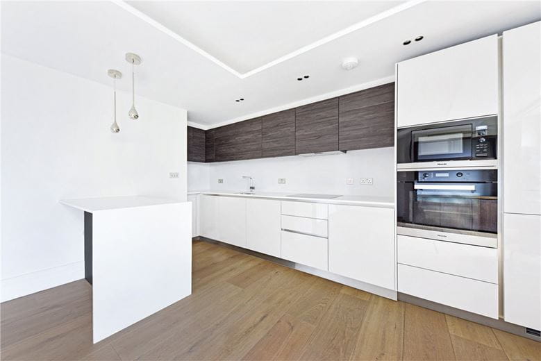 2 bedroom flat, Kensington Gardens Square, Bayswater W2 - Available