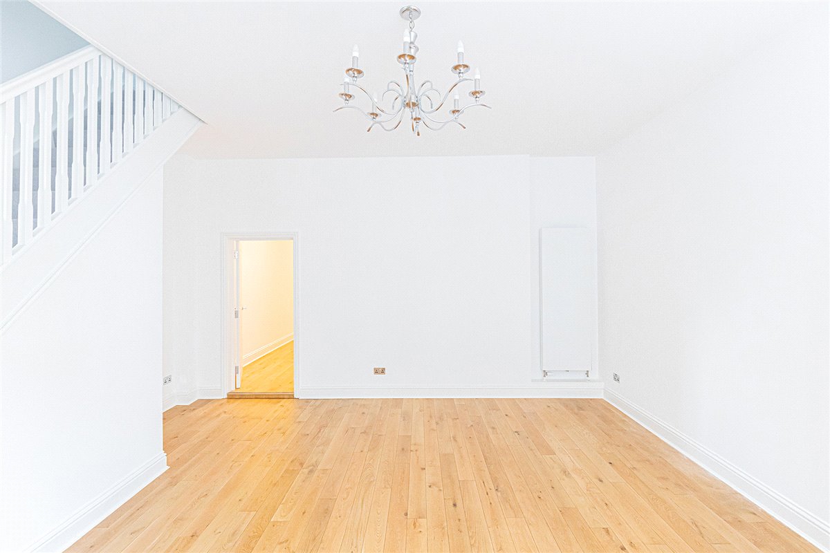 2 bedroom house, Egerton Gardens Mews, Knightsbridge SW3 - Available