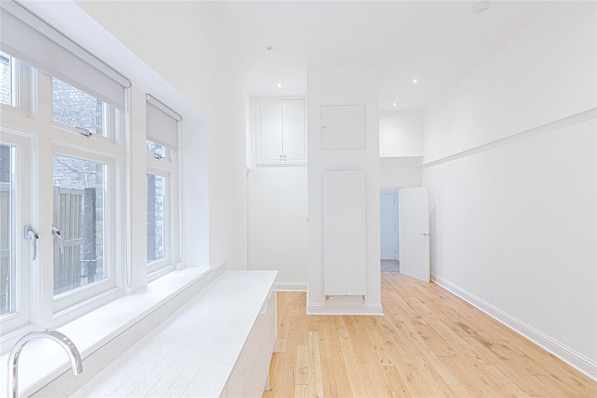 2 bedroom house, Egerton Gardens Mews, Knightsbridge SW3 - Available