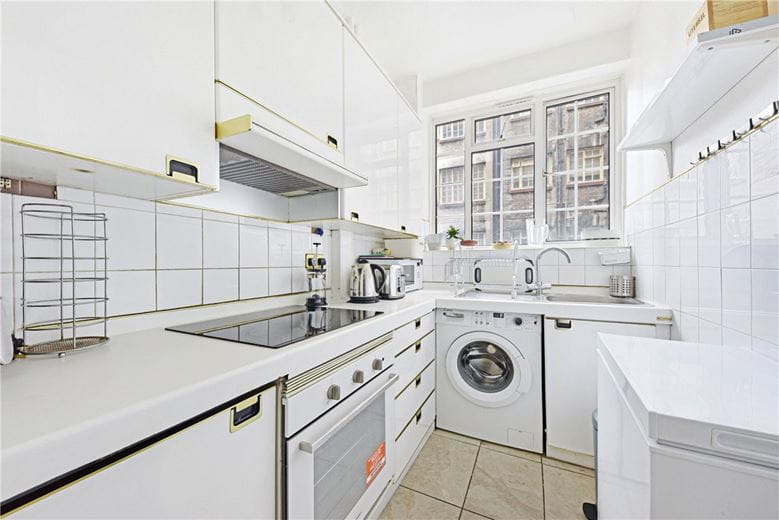 1 bedroom flat, Kensington High Street, London W14 - Let Agreed