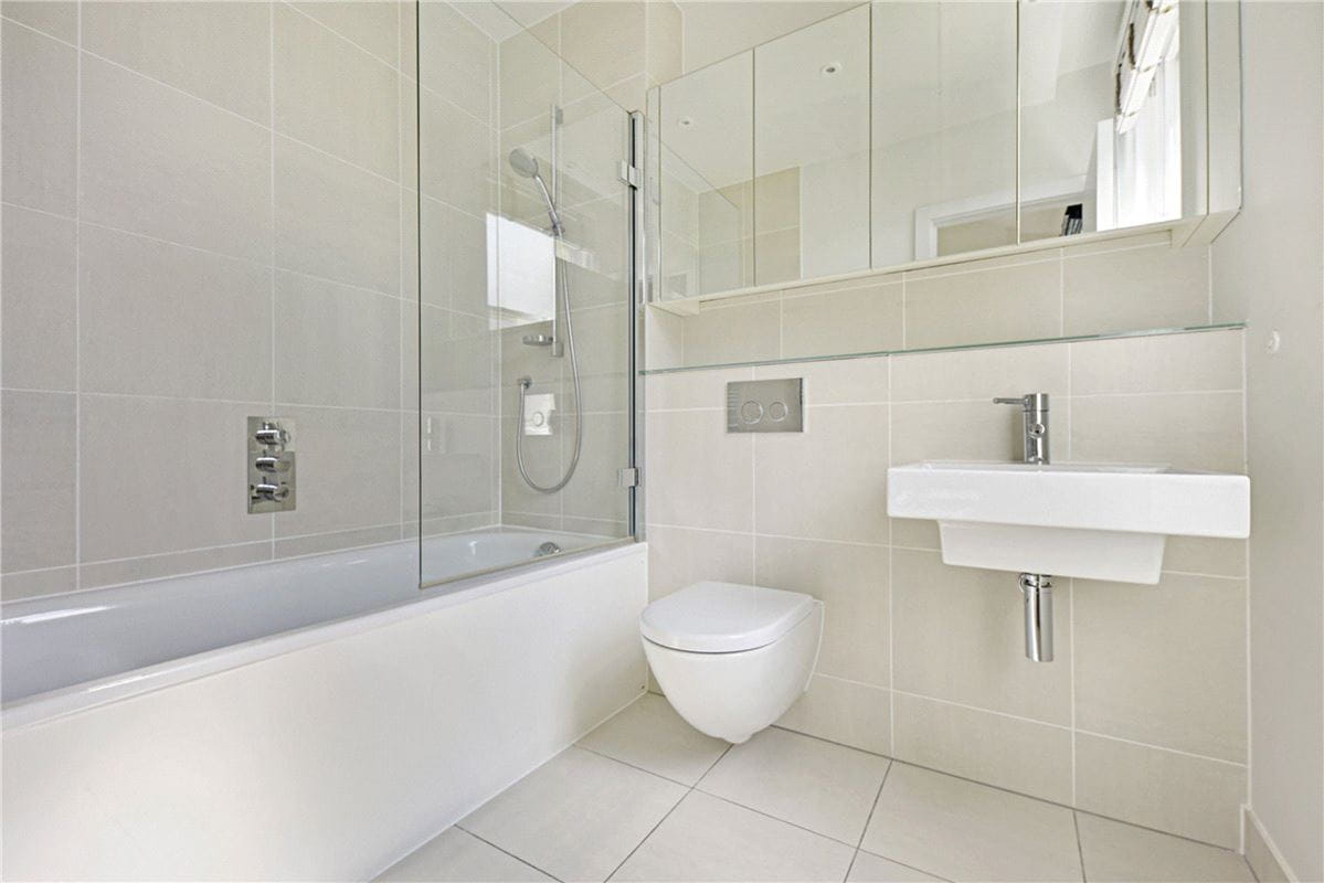  bedroom flat, Egerton Gardens Mews, Knightsbridge SW3 - Available