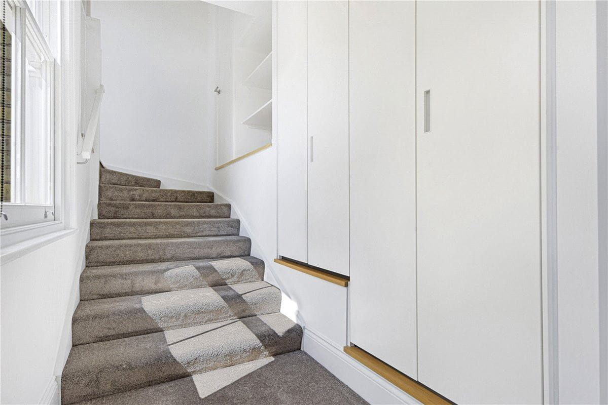  bedroom flat, Egerton Gardens Mews, Knightsbridge SW3 - Available