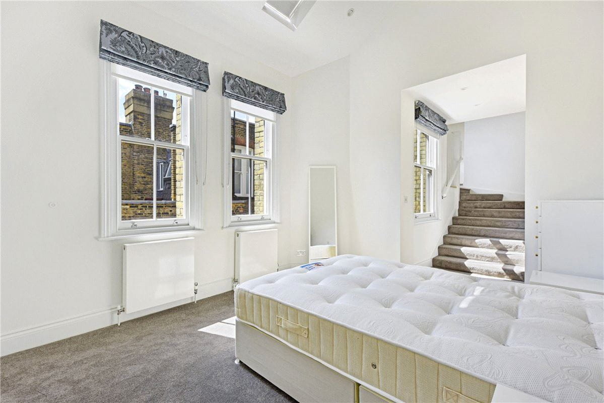  bedroom flat, Egerton Gardens Mews, Knightsbridge SW3 - Available