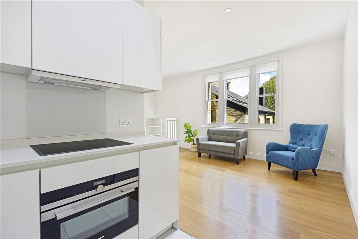  bedroom flat, Egerton Gardens Mews, Knightsbridge SW3 - Available