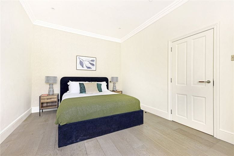 3 bedroom flat, Rosary Gardens, South Kensington SW7 - Available