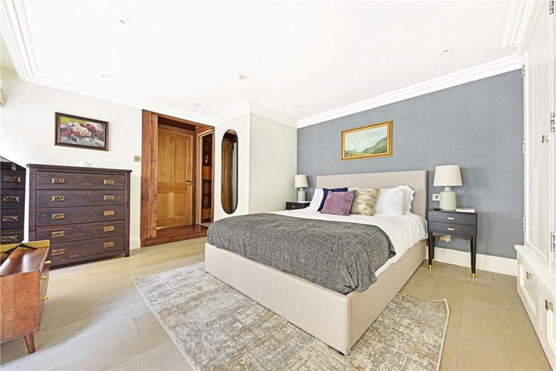 3 bedroom flat, Rosary Gardens, South Kensington SW7 - Available