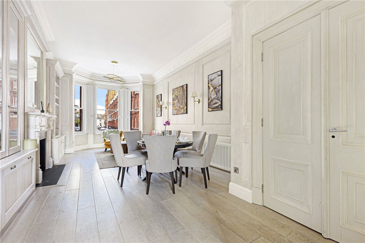 3 bedroom flat, Rosary Gardens, South Kensington SW7 - Available