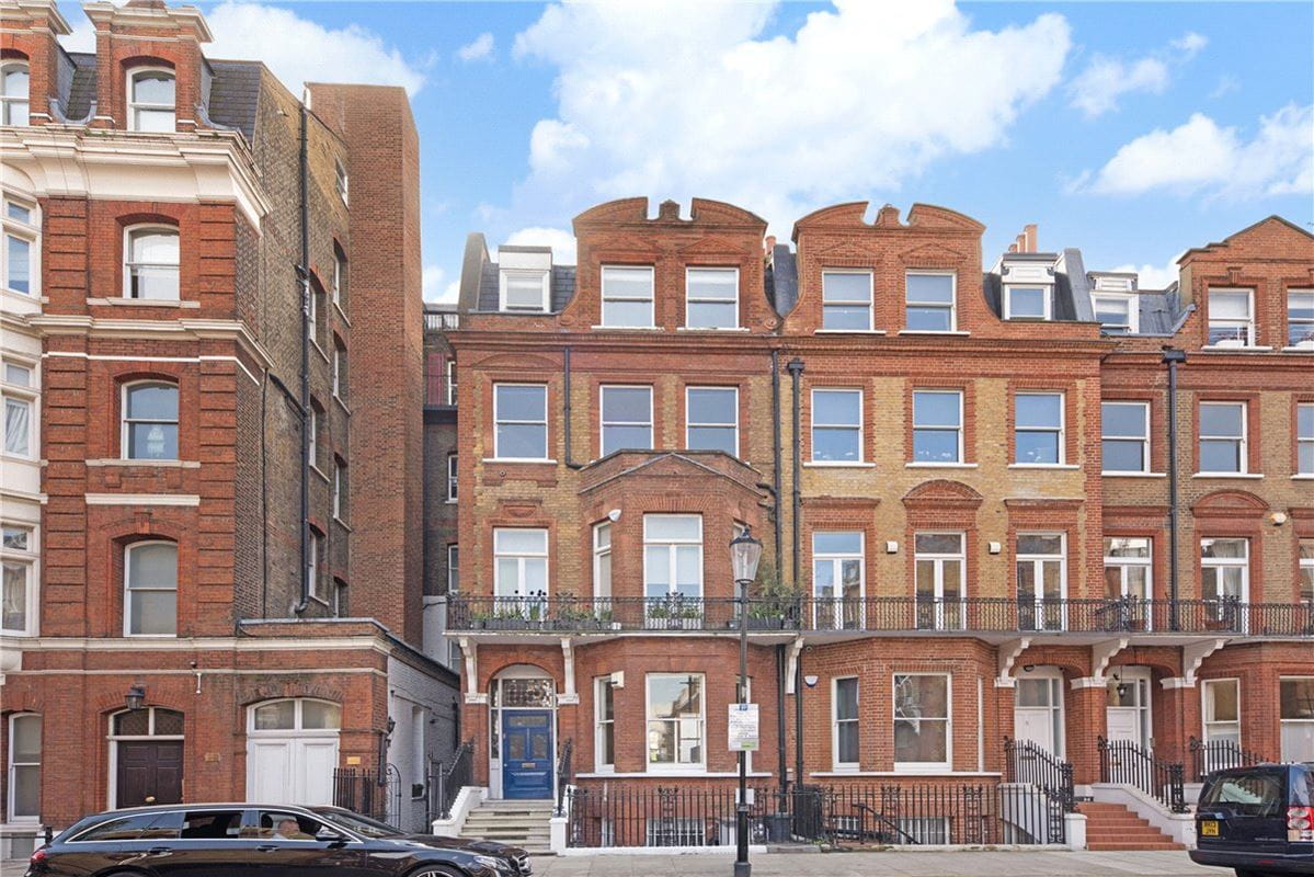 3 bedroom flat, Rosary Gardens, South Kensington SW7 - Available