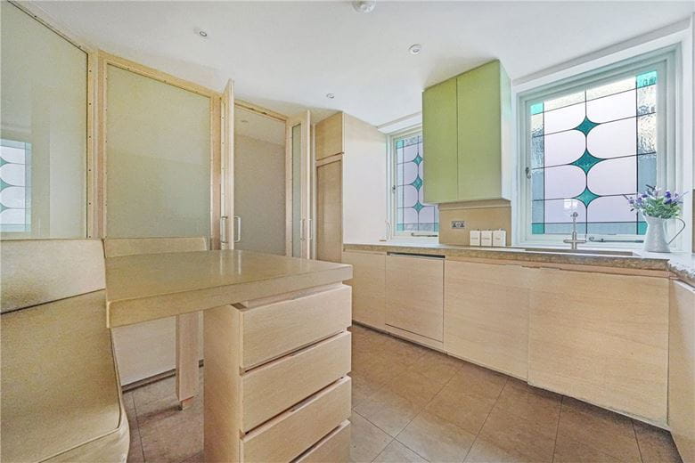 3 bedroom flat, Chelsea Embankment, Chelsea SW3 - Available