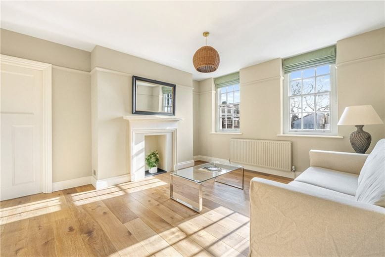 1 bedroom flat, Mallord Street, Chelsea SW3 - Available