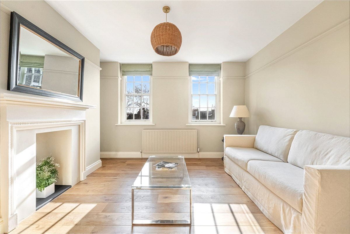 1 bedroom flat, Mallord Street, Chelsea SW3 - Available