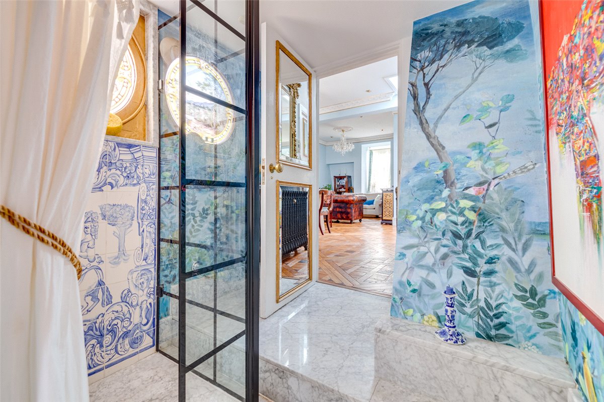 1 bedroom flat, Sloane Gardens, Chelsea SW1W - Available