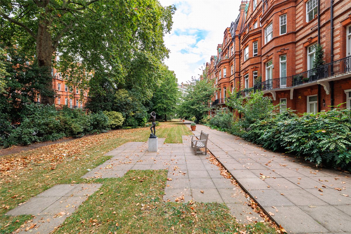 1 bedroom flat, Sloane Gardens, Chelsea SW1W - Available