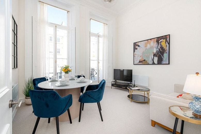 2 bedroom flat, Lexham Gardens, Kensington W8 - Available