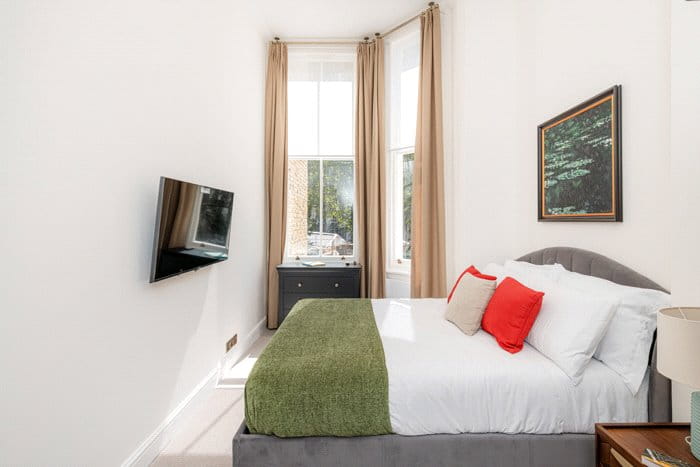 2 bedroom flat, Lexham Gardens, Kensington W8 - Available