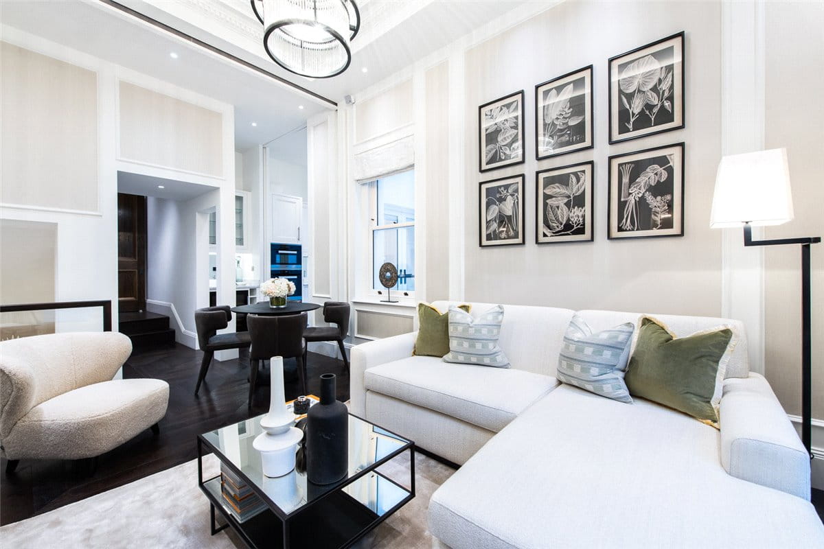 2 bedroom flat, Prince Of Wales Terrace, Kensington W8 - Available