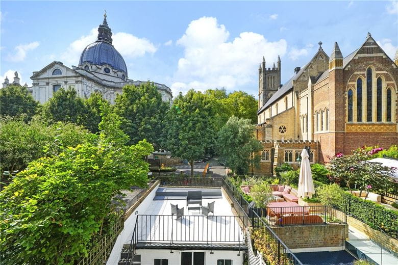2 bedroom flat, Brompton Square, Knightsbridge SW3 - Available