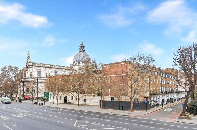 1 bedroom flat, Brompton Road, Knightsbridge SW3 - Available