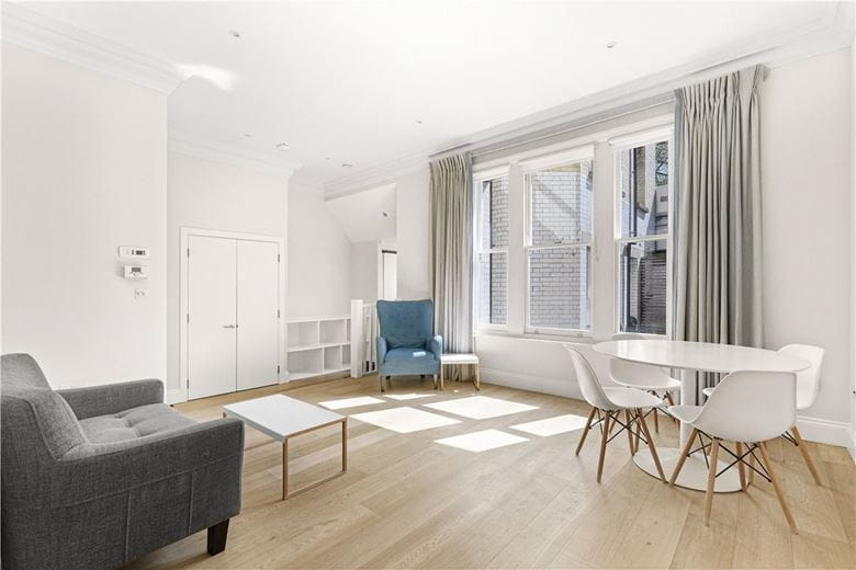 1 bedroom flat, Egerton Gardens Mews, Knightsbridge SW3 - Available