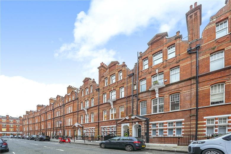  bedroom flat, Egerton Gardens, Knightsbridge SW3 - Available