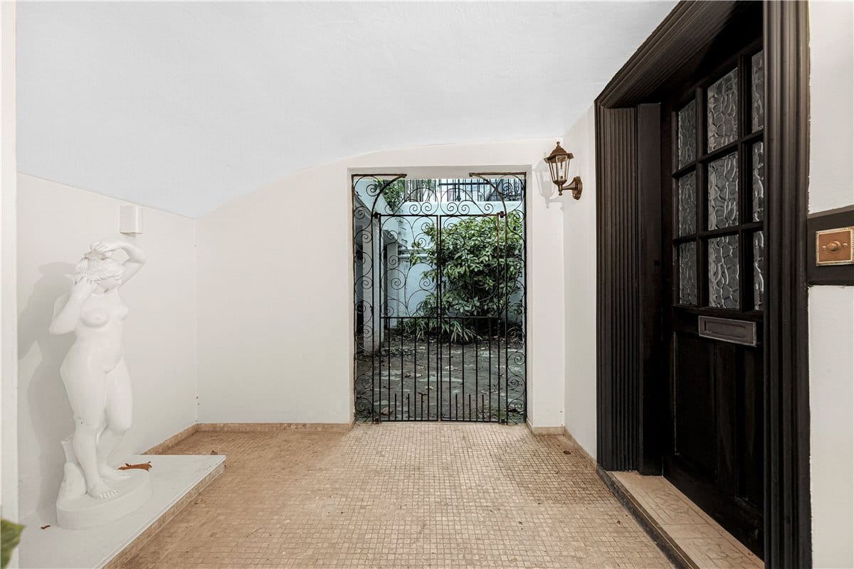 3 bedroom flat, Holland Park, London W11 - Available