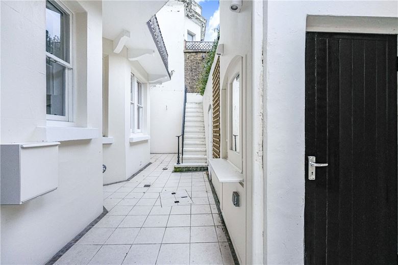3 bedroom flat, Holland Park, London W11 - Available