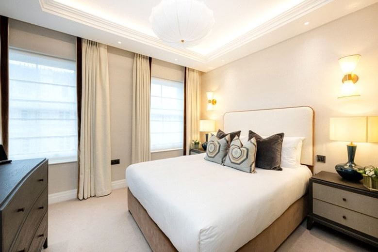 2 bedroom flat, Prince Of Wales Terrace, Kensington W8 - Available