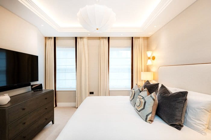 2 bedroom flat, Prince Of Wales Terrace, Kensington W8 - Available