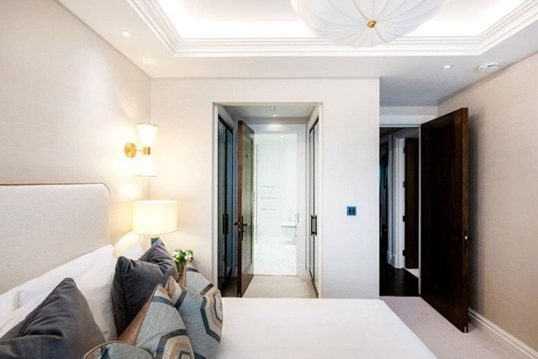 2 bedroom flat, Prince Of Wales Terrace, Kensington W8 - Available