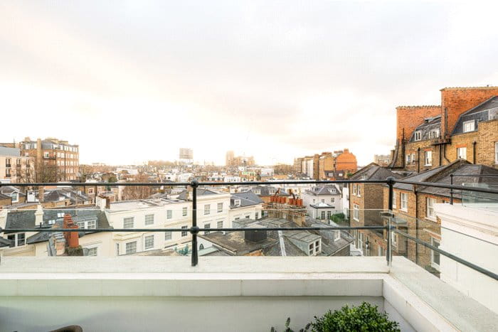 2 bedroom flat, Prince Of Wales Terrace, Kensington W8 - Available