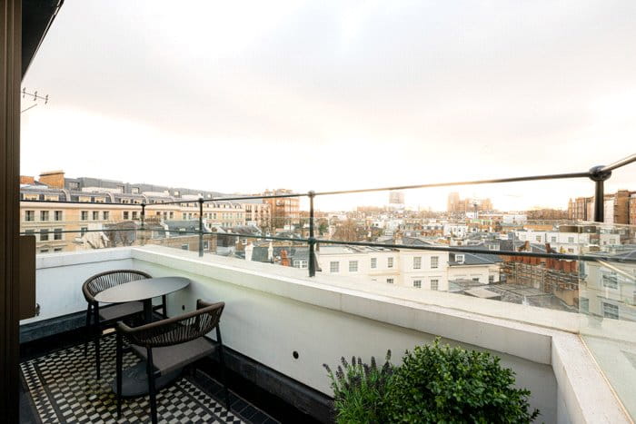 2 bedroom flat, Prince Of Wales Terrace, Kensington W8 - Available