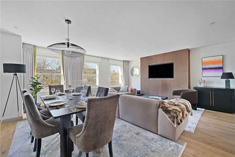 3 bedroom flat, Beaufort Gardens, Knightsbridge SW3 - Available