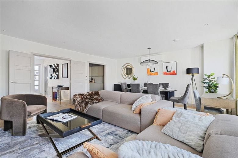 3 bedroom flat, Beaufort Gardens, Knightsbridge SW3 - Available