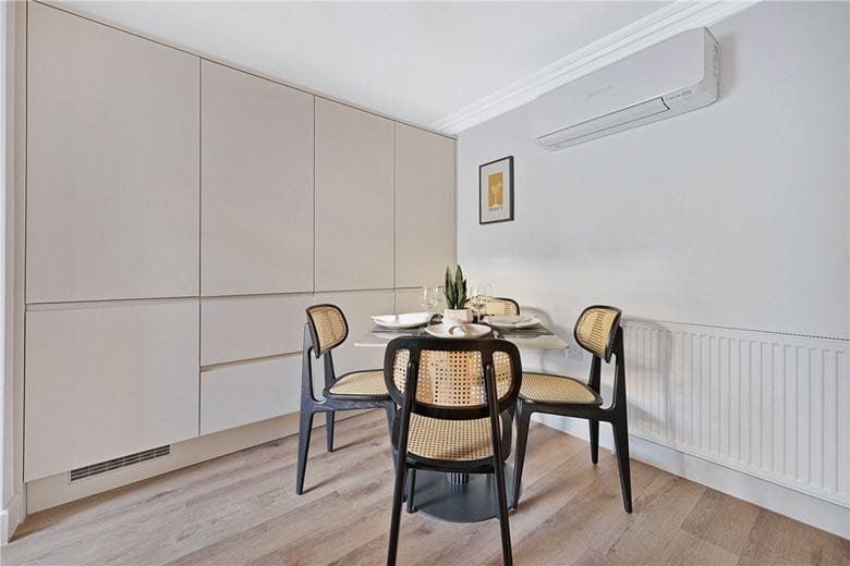 2 bedroom flat, Beaufort Gardens, Knightsbridge SW3 - Available
