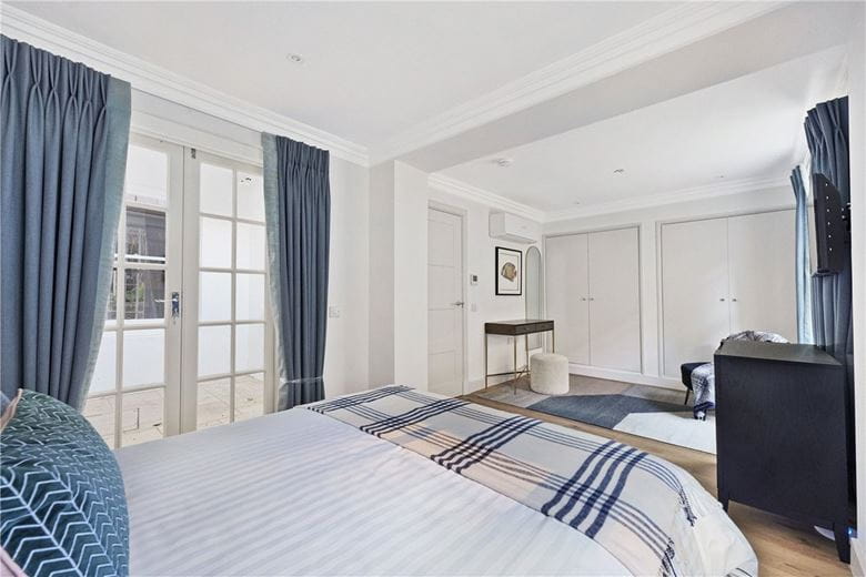 2 bedroom flat, Beaufort Gardens, Knightsbridge SW3 - Available