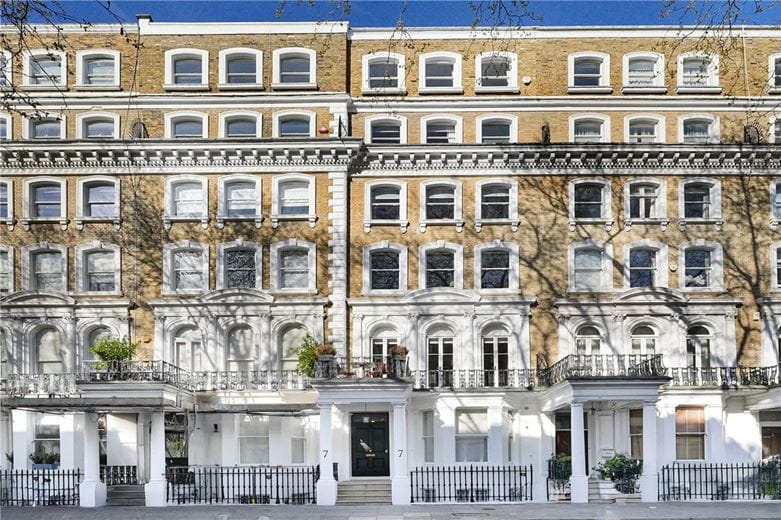 2 bedroom flat, Beaufort Gardens, Knightsbridge SW3 - Available