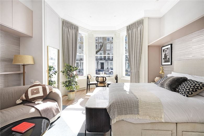  bedroom flat, Beaufort Gardens, Knightsbridge SW3 - Available