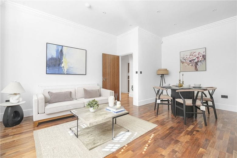 2 bedroom flat, Cresswell Gardens, South Kensington SW5 - Available