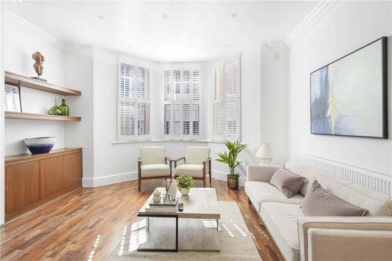 2 bedroom flat, Cresswell Gardens, South Kensington SW5 - Available