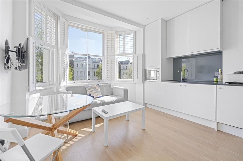 bedroom flat, Colville Gardens, Notting Hill W11 - Available